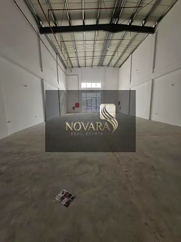 Showroom ready for display in the heart of the complex and with excellent investment value