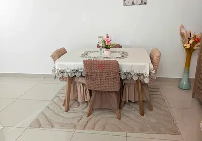 Dining table + 4 chairs