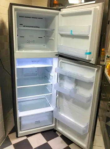 Samsung fridg new model 450 liter like new condition price 1200 AED