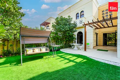 Beautiful Cozy Townhouse | In A Great Neighborhood