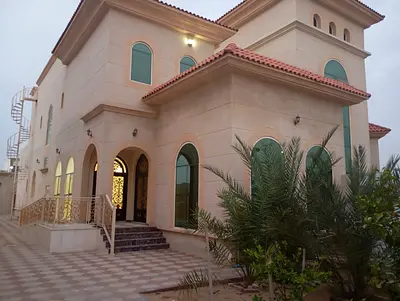 فيلا_الحوشي_8400قدم_حديقة_مشجرة_ملحق_خارجي_وخلفي_غرف_ماستر_باركن_4سيارات_مطبخ_كبير_قريبة_دبي_مساحات_واسعة