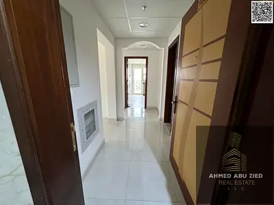 مع باركينج خاص, ارقي شقة غرفتين وصالة للايجار السنوي _الرميلة | غرف نوم ماستر, خزائن بالحائط, صالة واسعه مع بلكون | موقع مميز وحيوي مناسب للعائلات