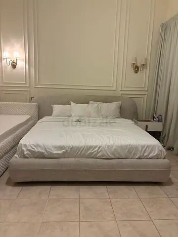 King Bed Beige
