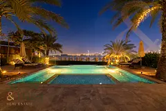 Fully Renovated 5-Bed | With Direct Beach Access