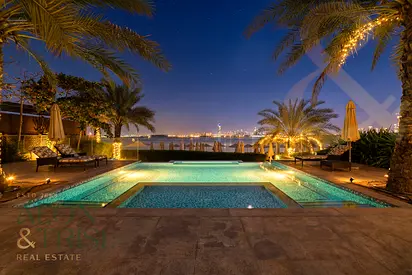 Fully Renovated 5-Bed | With Direct Beach Access