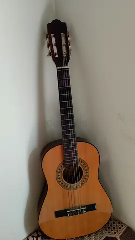 Classical Nylon-String Acoustic Guitar - very Good Condition