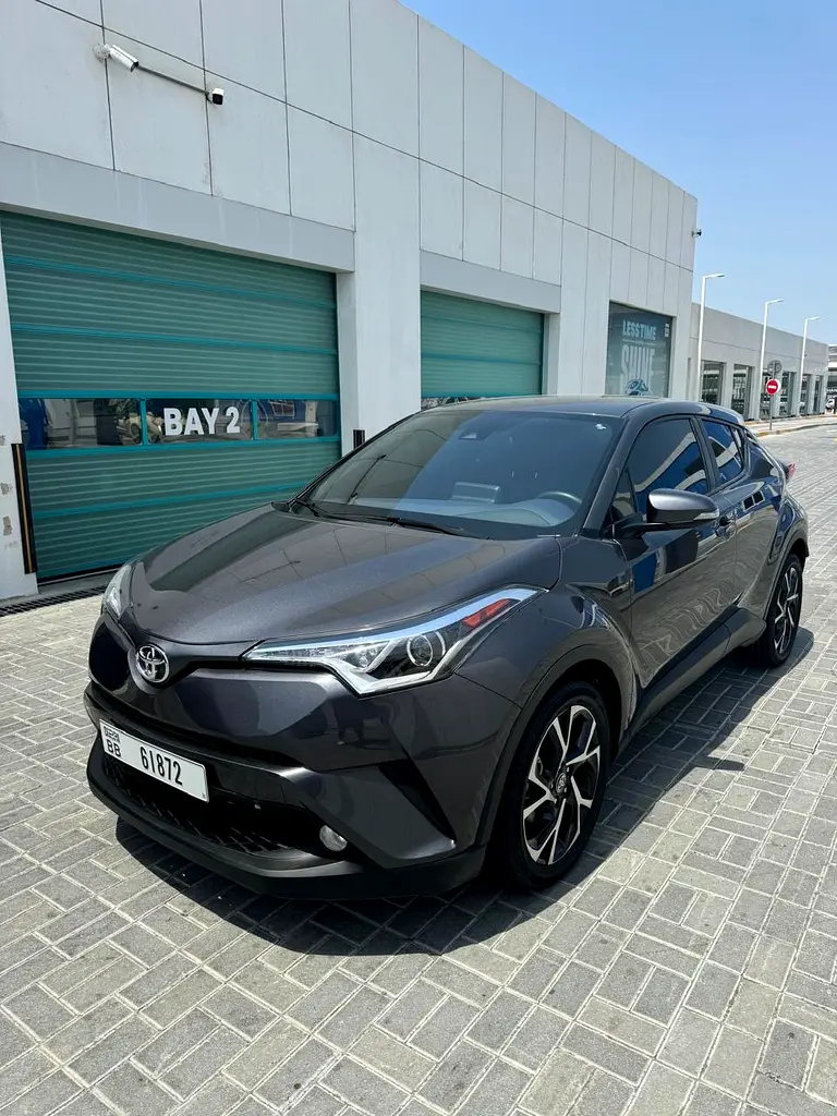 Toyota C-HR 2021 — photo 1 of 5