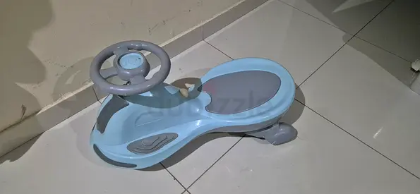 Light Blue Ride-On Twister Car for Toddlers .