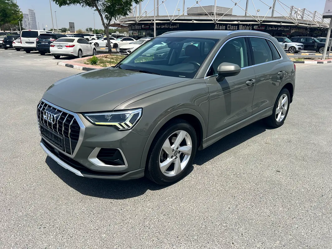 Audi Q3 2020 — photo 1 of 20
