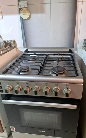 Freestanding 4 burner Gas Cooker for Urgent Sale