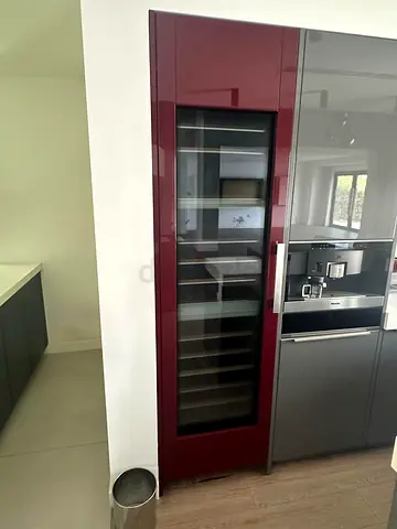 Miele Built_in wine fridge Same Like new condition latest model perfect condition working