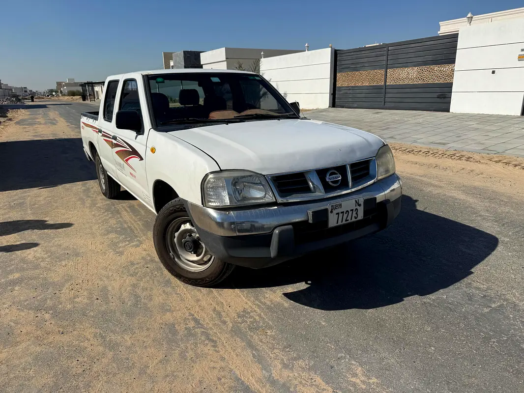 Nissan Pickup 2016 — photo 1 of 5