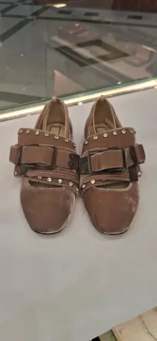 Brown toddler/childrens buckle shoes - size unknown, gently used