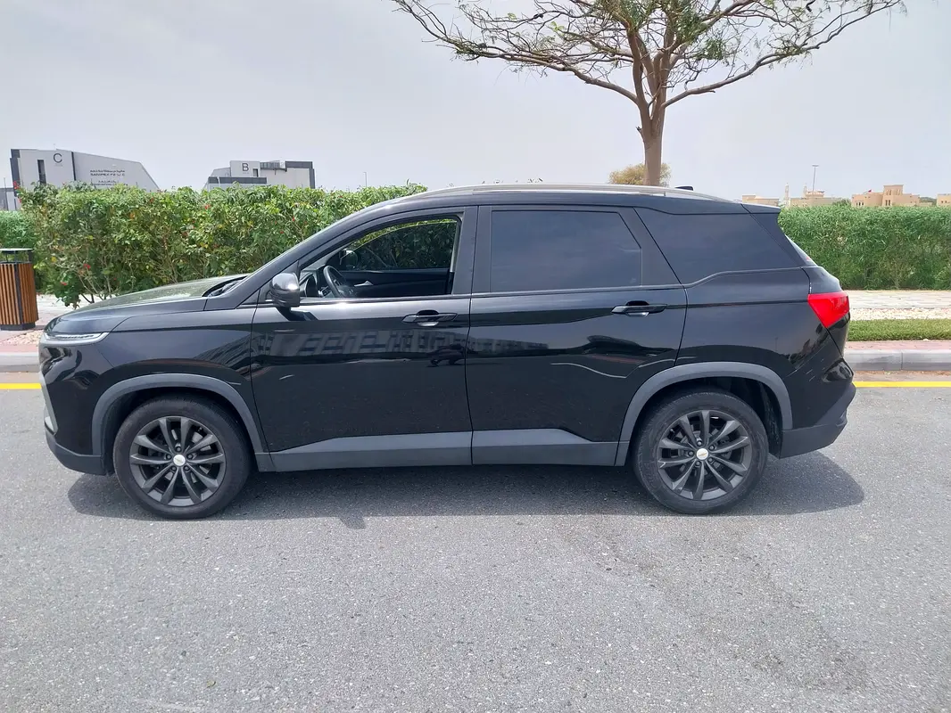 Chevrolet Captiva 2023 — photo 1 of 13
