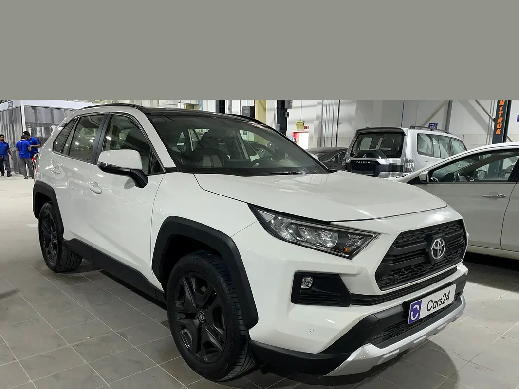 Toyota Rav 4 2025 — photo 1 of 12