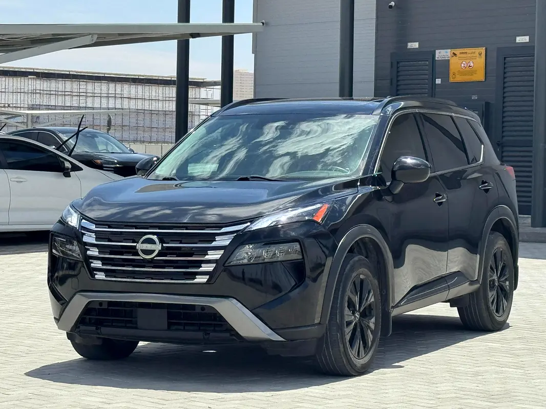 Nissan Rogue 2023 — photo 1 of 12