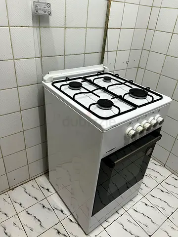 Cooking range with 4 points and oven as well .good condition