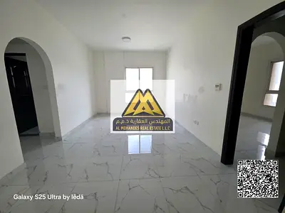 للإيجار السنوي – شقة غرفتين وصالة بمساحة كبيرة في الراشدية – شارع الميناء – عجمان (إطلالة مفتوحة على الميناء ودفع ميسر)