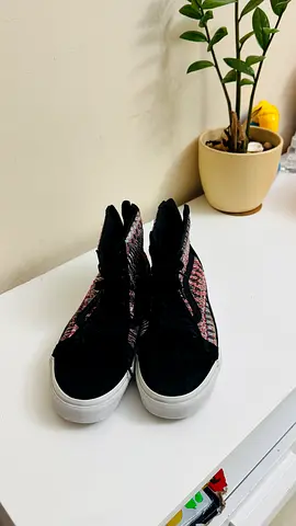 Vans high-top sneakers with brand new condition, size ( UK 8, EU 42 )
