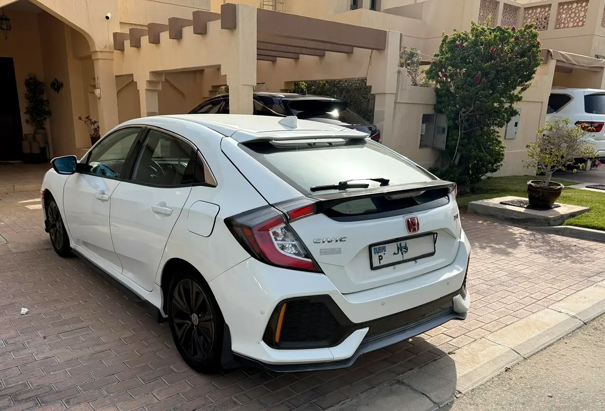 Honda Civic 2018 — photo 1 of 11