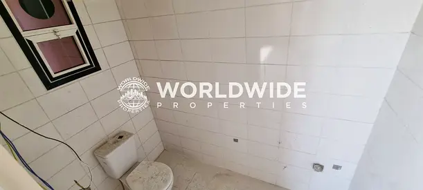 مستودع جديد بمساحة 1600 قدم مربع يواجه الطريق الرئيسي || كهرباء 16 كيلو واط || منطقة الجرف الصناعية 2