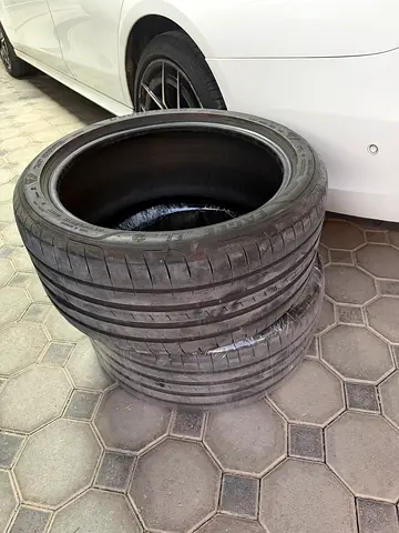 2 used tires 275/35R19 Runflat GoodYear