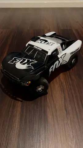 Traxxas slash 4x4 VXL (fox edition)