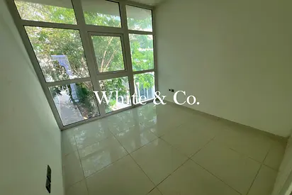 Vacant | Corner 3 Bed | Stunning Greenery
