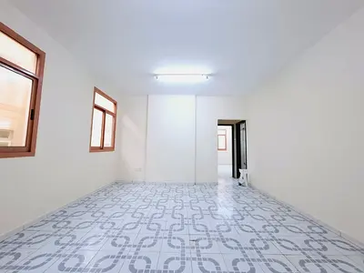 عرض مميز // شقة غرفتين نوم وصالة مع شرفة // حمامين // مبنى عائلي // جاهزة للسكن