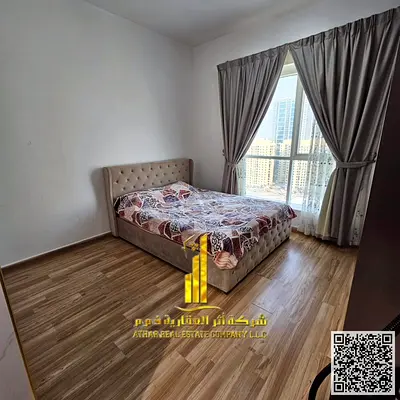 شقة فخمة غرفتين وصالة مع بلكونة اطلاله بحرية , مفروشة بالكامل بأثاث جديد، بعجمان - الراشدية1 - ابراج الواحة