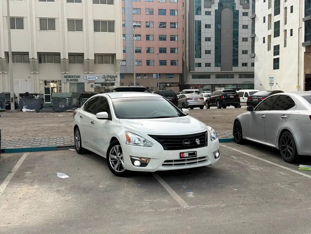 Nissan Altima 2013 — photo 1 of 7