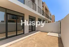 Private Garden I Open Kitchen I Close to Amenities