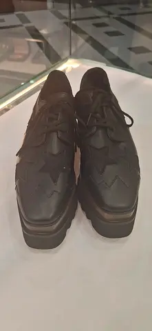 Black leather lace-up shoes with star detailing — mens size (pre-owned)