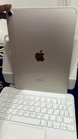 Apple iPad Air (11-inch, M2) - 128GB, Good Condition With Magic Keyboard