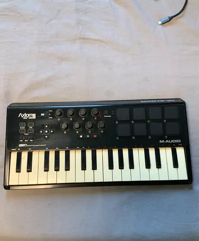 M-Audio Axiom 32 Mini USB MIDI Keyboard Controller - Excellent Working Condition