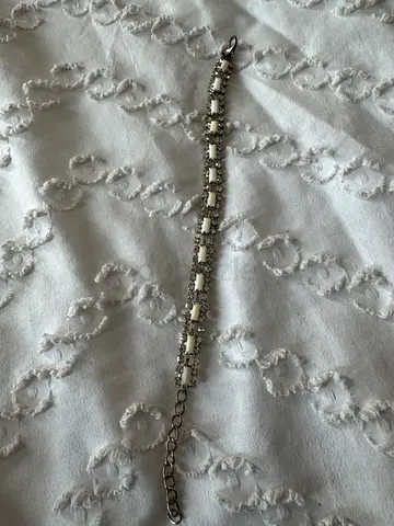 bracelet 10 AED 💰