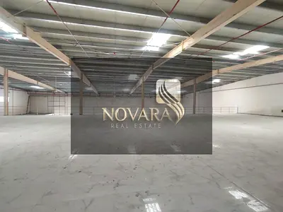 A prime showroom on a main street with a large area and mezzanine, suitable for large businesses