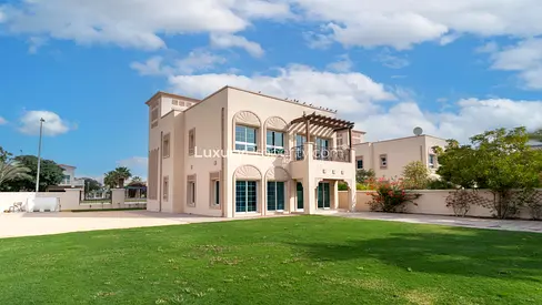 Corner : refreshed: large bedrooms: 2bed + maids