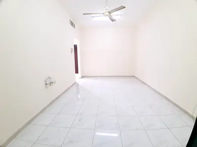 عرض مميز: شقة واسعة غرفتين نوم وحمامين وشرفة وتكييف مركزي: مناسبة للعائلة