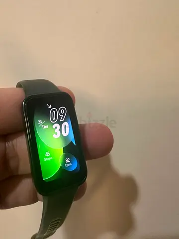 Huawei band 8 fitness smart band with heart-rate and color display