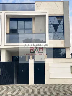 Townhouse for sale at a price below market value, 5 master bedrooms