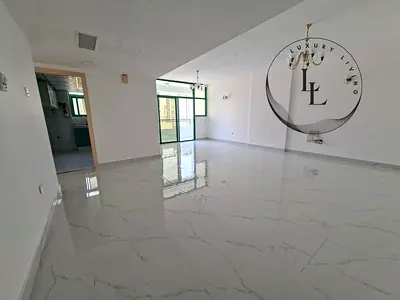 LAHWISH 3 BHK JUST 50K BALCONY NEAR BUS STOP READY TO MOVE NEAT DUBAI