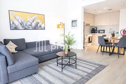 Bright Apartment | Spacious Unit | Ideal Location