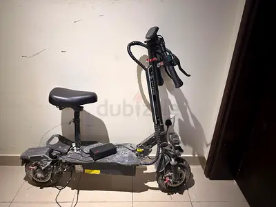 Electric scooter with seat — used, needs minor repairs