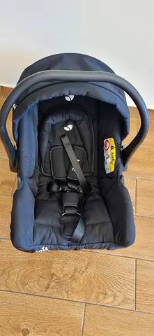 Infant rear-facing car seat (black) with carry handle - good condition