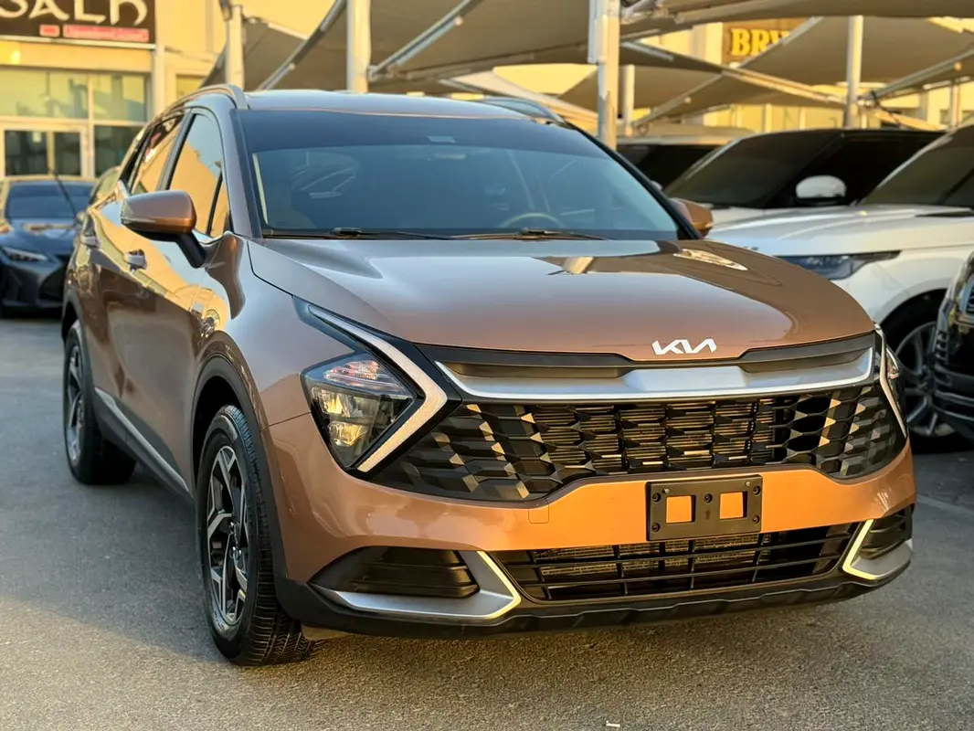 Kia Sportage 2023 — photo 1 of 11