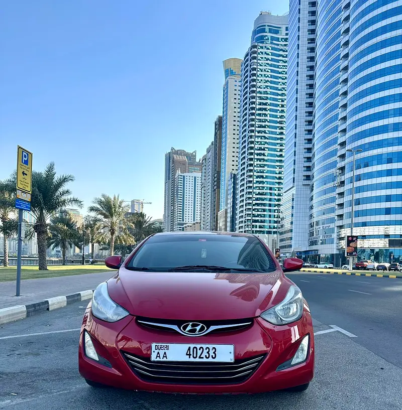 Hyundai Elantra 2016 — photo 1 of 7