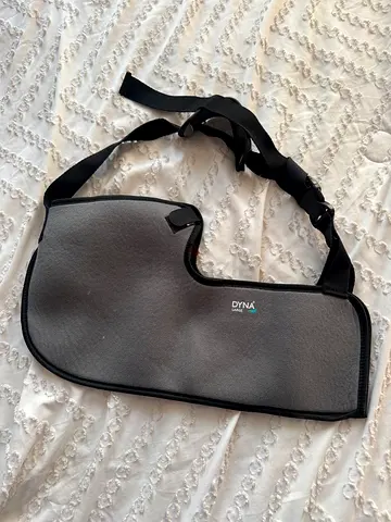 Arm sling (broken arm) 20 AED 💰