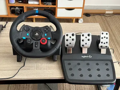 Logitech G29 Gaming Steering Wheel and Pedals for PC/Playstation