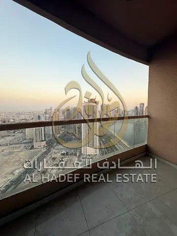 🔹 للإيجار – شقة غرفتين وصالة بإطلالة بحرية رائعة في القصباء – الشارقة 🔹 📍 إطلالة مباشرة على البحر | خدمات متكاملة | 15 يوم مجاني  💰 السعر السنوي: